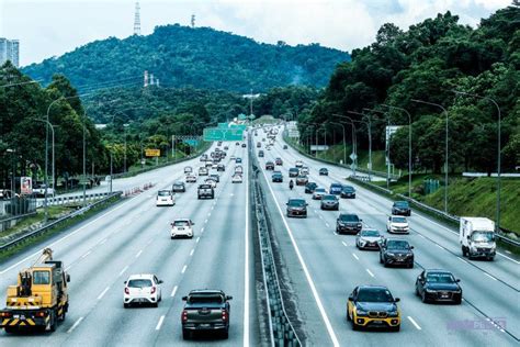 Aliran Trafik Perlahan Di Lebuh Raya Utama Pagi Ini