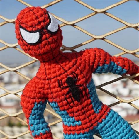 Patrón de ganchillo gratis de Spiderman Amigurumi Crochet msa plus