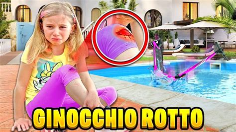 GIORGIA CADE IN PISCINA MENTRE VA SUL MONOPATTINO E SI FA MALE E SI