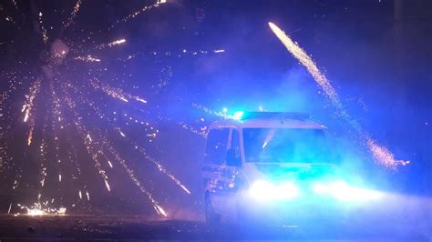 F Nf Tote Durch Silvester Feuerwerk B Ller Angriffe Auf Polizisten