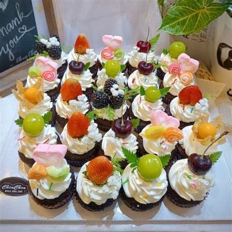 Set Bánh Cupcake 24 cái cắm trái cây đơn giản Tiệm Bánh Chon Chon