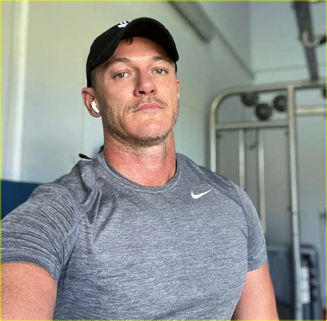 Luke Evans Shares Hot New Shirtless Selfie While At The Beach In Australia Photo Luke