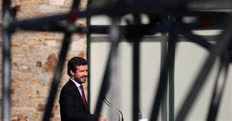 Casado dice que hay órdenes para que los profesores catalanes no