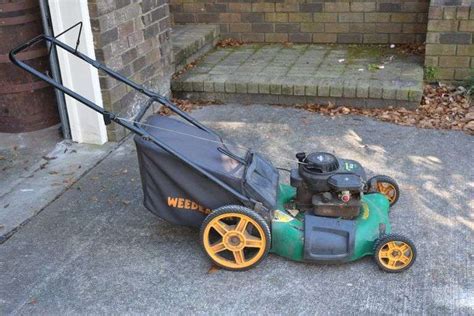 Weed Eater 21 Push Mower 1202 507 R H Lee And Co Auctioneers