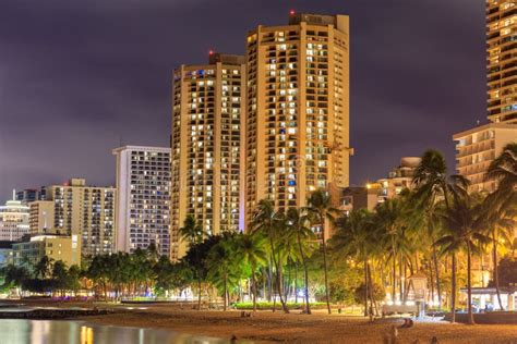 Horizonte De Honolulu Con La Playa De Waikiki, Hoteles Que Construyen ...