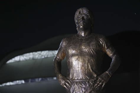 Maradona honoured by Argentina with bronze statue | Newstalk