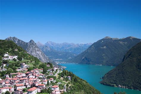 Città Di Lugano Con La Vista Del Lago Di Lugano E Delle Montagne