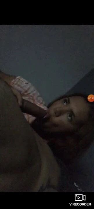 Petite Pipe Devant La Tele Free Hd Porn Video A Xhamster