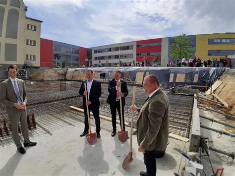 Grundsteinlegung F R Schul Neubau In Gro R Hrsdorf Radio Lausitz