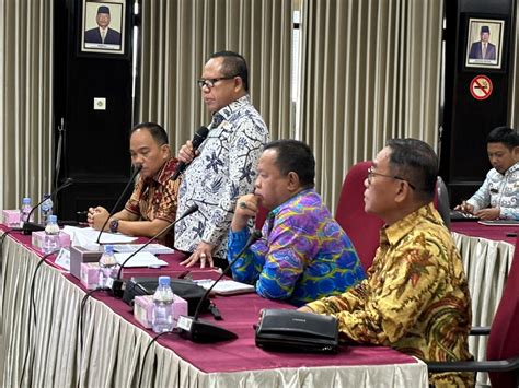 Penjabat Bupati Laporkan Evaluasi Kinerja Tahun 2024 Info Pengawas