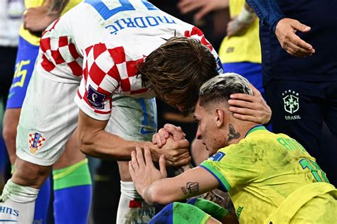 Sportske novosti FOTO Brazilci u potpunom očaju Vatreni ih tješe