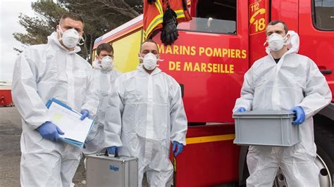 Dans L Air Et Sur Les Surfaces Quand Les Marins Pompiers De Marseille