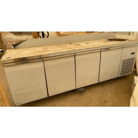 Tavolo Refrigerato Con Alzatina 4 Porte 260x70 Cm Con Lavello A Destra