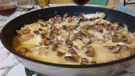 Escalopes de poulet aux champignons à la sauce forestière irrésistible