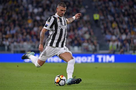 Calciomercato Juventus Sturaro Allo Sporting Ma Rester A Torino Per