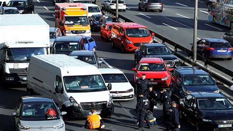 Tempers Fray As Climate Activists Glue Themselves To Roads In Berlin