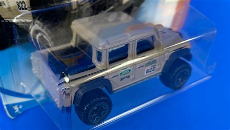 Машинка Базова Hot Wheels 15 Land Rover Defender Double Cab Hot Trucks