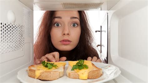 Can Microwaving Food Be One Of The Causes Of Cancer Let’s Debunk Myths Healthshots