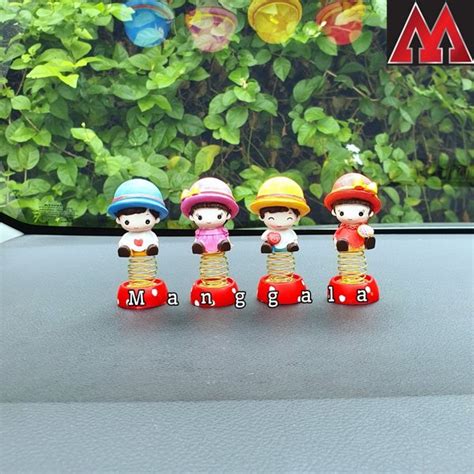 Jual Boneka Pajangan Hiasan Bobble Head Per Goyang Dashboard Mobil Kue