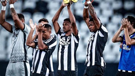 Atacante do Botafogo tem lesão muscular detectada e não enfrentará o