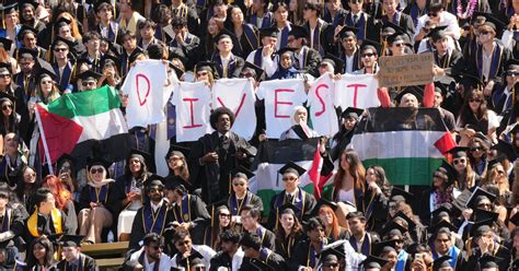 At U.C. Berkeley Ceremony, a Student Protest Draws in Hundreds - The ... 