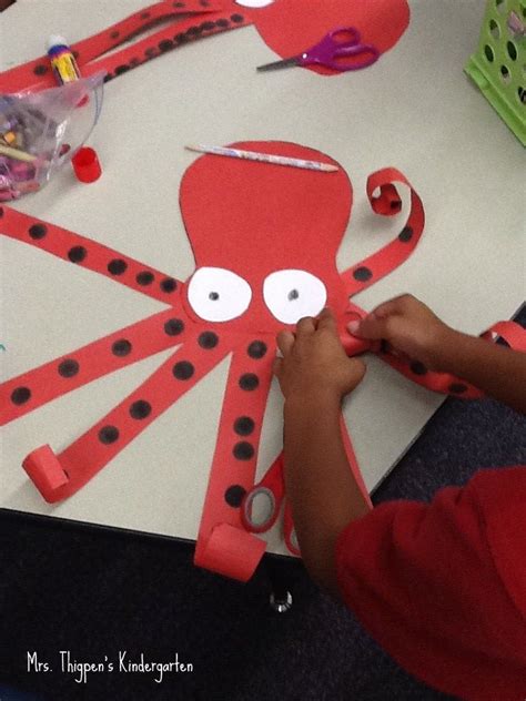 Letter Oo ... Octopus | Octopus crafts, Kindergarten art, Crafts