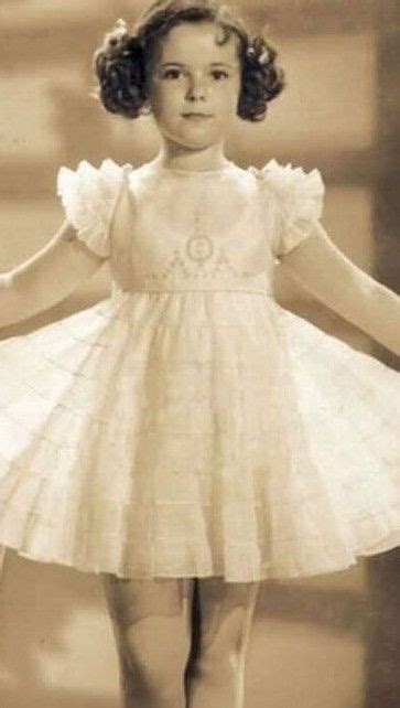 Shirley Temple Great Photo Of Her Beautiful Dress Love This Dress Shirley Temple Shirley