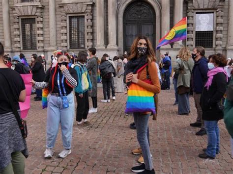Mio figlio aggredito in strada da cinque bulli perché gay Corriere it