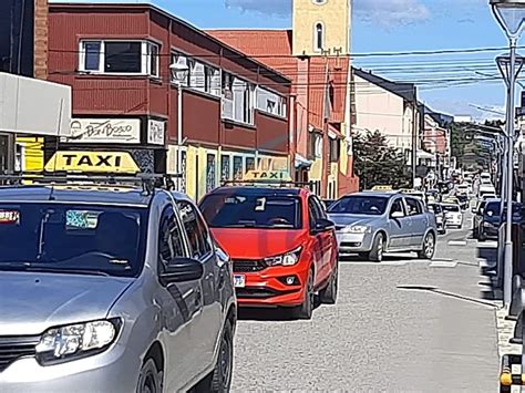 Taxistas De Ushuaia Continúan Con Las Manifestaciones En Contra De Uber Actualidad Tdf