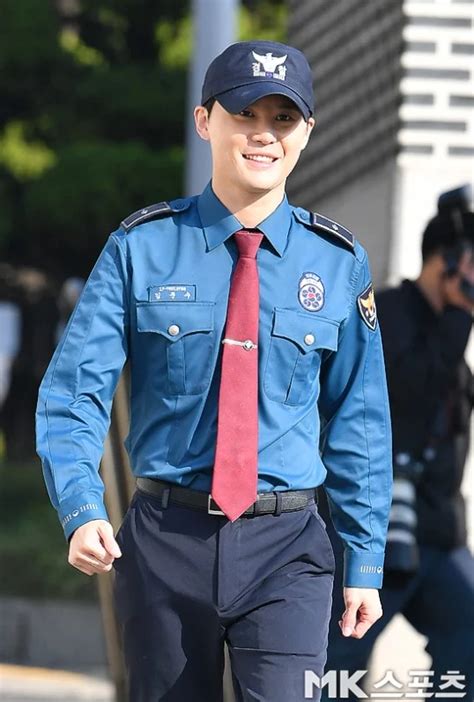 Potret Terbaru Kim Junsu JYJ Yang Baru Selesai Wamil