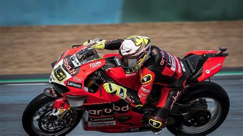 Superbike Magny Cours Alvaro Bautista Vince Gara 1 Davanti A Scott