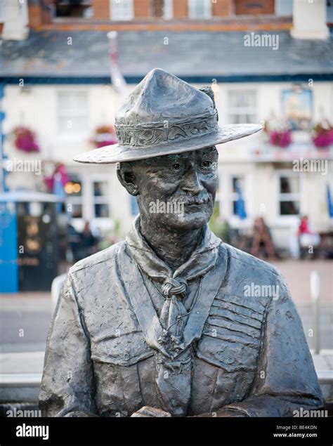 Statue Von Robert Baden Powell Fotos Und Bildmaterial In Hoher