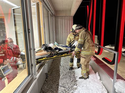 Bung Personenbergung Mit Dem Roten Kreuz Tux Feuerwehrtuxs Webseite