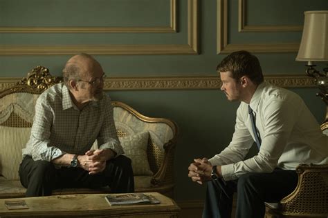 Patriot Kurtwood Smith E Michael Dorman In Una Scena Della Serie