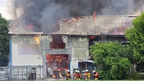 Kreis Karlsruhe Brand Einer Werkstatt Greift Auf Wohnhaus Ber Swr