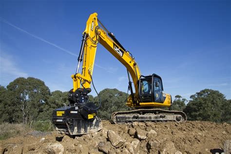 JS 240LC Hydraulic Tracked 24t Excavator JCBCEA