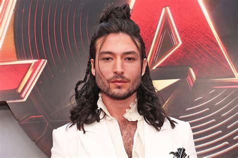 Ezra Miller Thanks Warner Bros Execs At The Flash Premiere