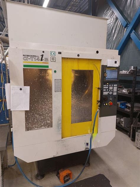 Buy Used 2000 Fanuc Vertical Machining Center VMC For Metal Cutting