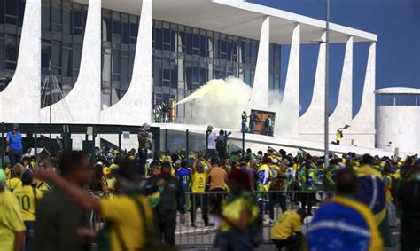 Extremistas Invadem E Destroem Planalto Stf E Congresso