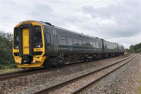 Gwr Class 158 Gwr Class 158 No158951 Passes Hyde Lanewi Flickr