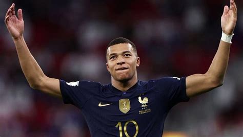 Urgent maintenant Le capitaine français Kylian Mbappé dirige une