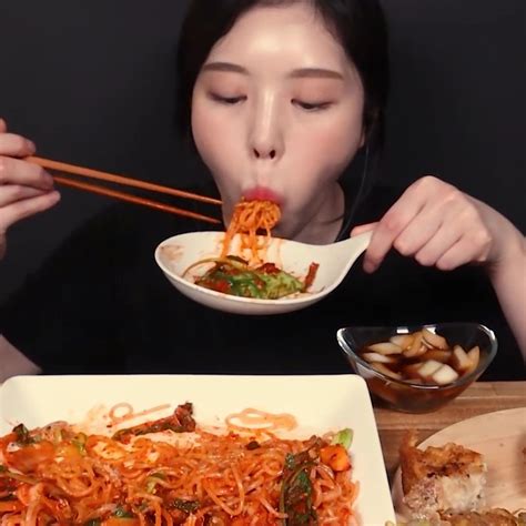 Asmr Spicy Chewy Noodlesjjolmyeon And Fried Giant Chili Peppers Mukbang