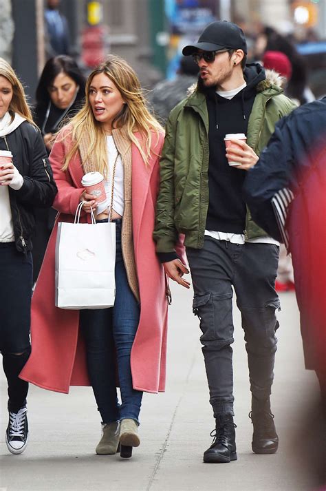 Hilary Duff With Boyfriend Matthew Koma Christmas Shopping 11 Gotceleb