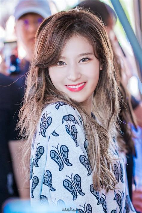 10 Times Twices Sana Showed Off Her Stunning Doll Like Visuals In Curly Hair Koreaboo