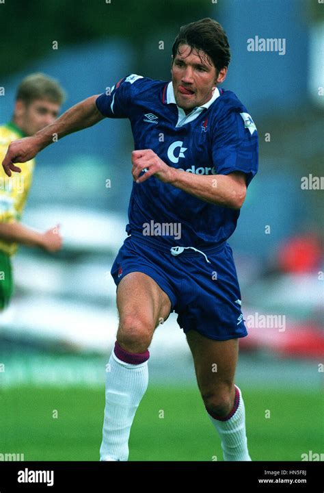 MICK HARFORD CHELSEA FC 18 September 1992 Stock Photo - Alamy