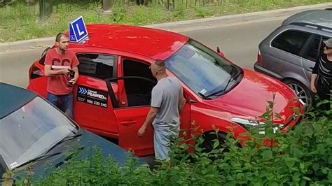 Kierowca BMW napada na instruktora nauki jazdy bo za wolno jechał