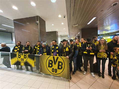 Borussia Dortmund A Ajuns La Bucure Ti Fanii S Au Nghesuit Pentru Poze