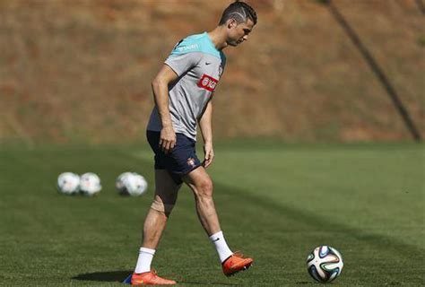 Cristiano Ronaldo Muda Novamente De Visual E Surge Com Moicano Fotos