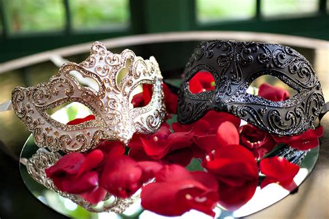 masquerade ball theme colors - Masquerade Ball Decorations Ideas ...