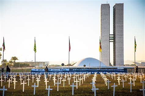 No Brasil E No Mundo Manifestantes Lembram V Timas Da Pol Tica